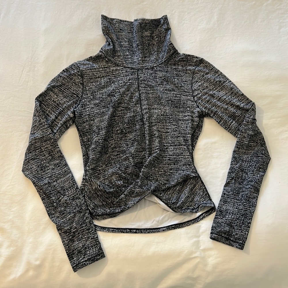 New Lululemon long sleeve crop top size 6